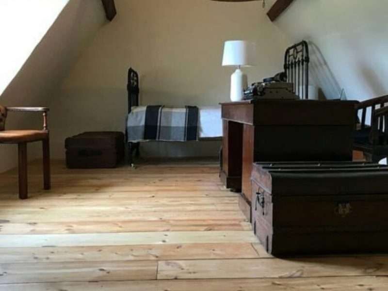 reclaimed pine flooring in bedroom